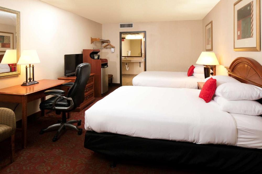 Queen Room with Two Queen Beds - Disability Access/Non-Smoking interior